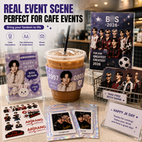 Kit événementiel personnalisé 2026 Kpop pour manchon de tasse B T Jin, en papier et néoprène isolant, avec autocollant photocard, applicable aux concerts
