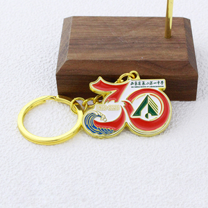 Portachiavi personalizzato in metallo stile medaglia, per anniversari aziendali e premi per i dipendenti - Product Image 4