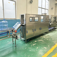 Ligne de production de remplissage d'eau haute vitesse pour fûts de 5 gallons, machine de lavage, remplissage et bouchage de grands seaux d'eau pour usine de production d'eau
