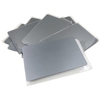 Produsen Grosir Kartu Kredit Logam Berwarna dari Paduan Aluminium 86 X 54 X 0.8mm Papan Nama Tebal Berukir