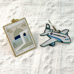 Nuovo Portachiavi a Moschettone in Acciaio Inox con Design Cartoon, Logo Personalizzabile, Forma di Cuore Rosso - Product Image 4