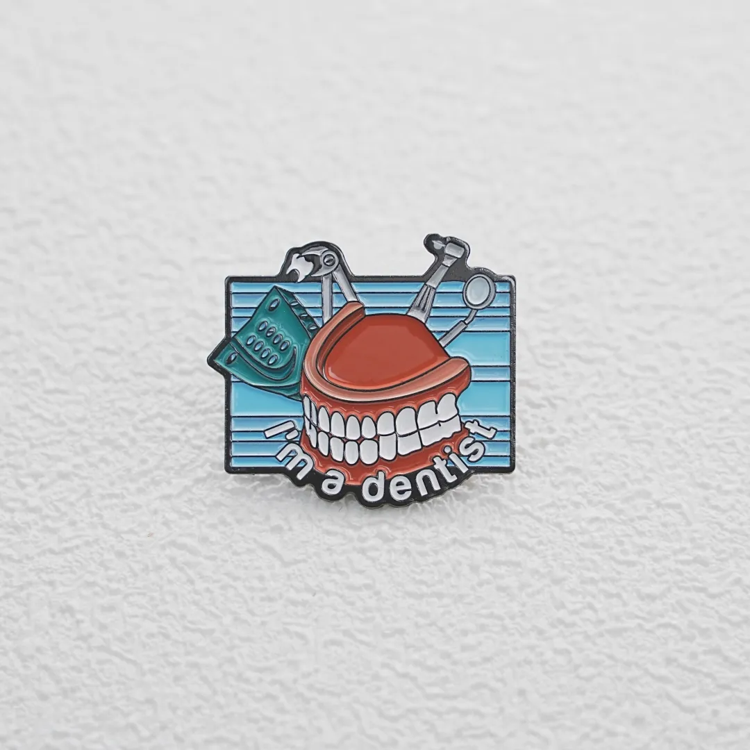 Grosir produsen Pin sesuai pesanan Logo Lapel Pin Badge tanpa Minimum bros Anime jumlah besar pemasok kustom emas lembut keras Pin Enamel.