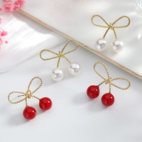 Pendientes de Perlas Delicados y Elegantes con Baño de Oro de 18K para Mujer, Pendientes de Acero Inoxidable con Diseño de Lazo para Chica