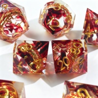 LuxeRoll – Ensemble de dés en résine à bords tranchants faits à la main, 7 pièces, avec anneau métallique, dés polyédriques DND, motif tourbillon rouge, pour jeux de rôle de table DND
