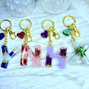 Llavero de Resina y Aleación de Zinc Hecho a Mano, Impermeable, Ligero y Personalizado con Impresión Offset - Regalo de Primera Calidad - Product Image 1