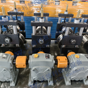 맞춤형 금속 프로파일 CD UD UW CW 롤 성형기 경량 강철 제조기 천장 건식벽체 강철 프레임 기계 - Product Image 3