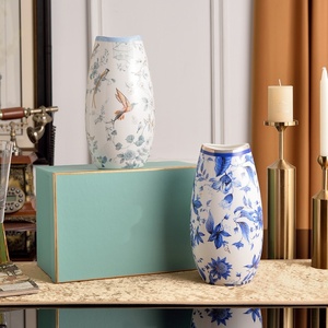 Vase de table géométrique en céramique contemporaine - Arrangement écologique pour la décoration de la maison, des mariages et des bureaux - Product Image 1