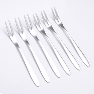 Juego de Cubiertos Personalizados de Acero Inoxidable 304/410 con Tenedor de Frutas de Punta Puntiaguda y Tenedor para Pastel - Product Image 3