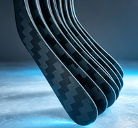 Bâton de hockey sur glace ergonomique en carbone avec contrôle de la transpiration, pas de ruban adhésif supplémentaire nécessaire, prix direct usine pour la longue durée d'utilisation