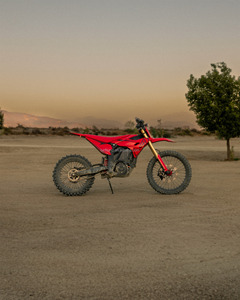 Moto tout-terrain Altis Dirt Bike avec moteur 25 kW, batterie lithium 97,2 V, haute vitesse, moto tout-terrain - Product Image 1