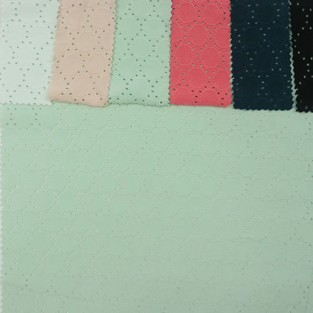 Tekstil işleme yumuşak yeni varış polyester spandex jakarlı örgü nakış yumruk delik örme kumaşlar kadın elbiseler için