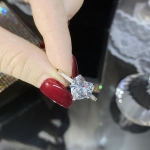 Bague Cœur Rose Minimaliste Européenne et Américaine avec Diamant Simulé 8mm, Bague Légère de Luxe Douce et <span class=keywords><strong>Petite</strong></span> pour Femme - Product Image 1