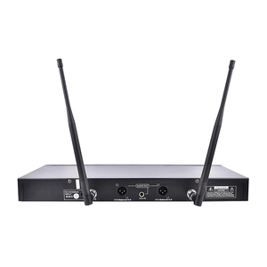 Micrófono inalámbrico UHF de doble canal profesional con señal estable para karaoke M50PLUS KTV - Product Image 2