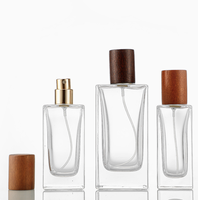 Botol Parfum Kaca Minimalis Persegi dengan Tutup Kayu Alami, Atomizer Parfum Isi Ulang 30-100ml