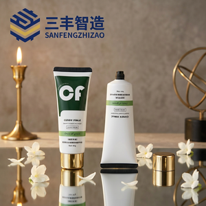 Tube souple PE vide personnalisé vert avec impression en relief et capuchon rond électroplaqué or pour crème pour les mains parfumée - Product Image 1