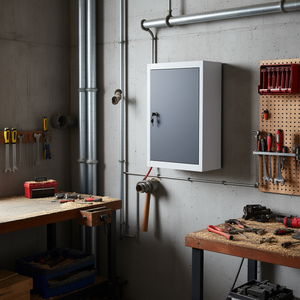Armoire à outils murale de style industriel en métal gris et noir avec des caractéristiques durables - Product Image 2
