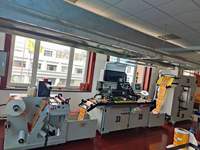 Nouvelle machine d'impression sérigraphique automatique haute vitesse rouleau-à-rouleau à polymérisation UV pour films PVC, PET, papier et étiquettes – Imprimante d'étiquettes