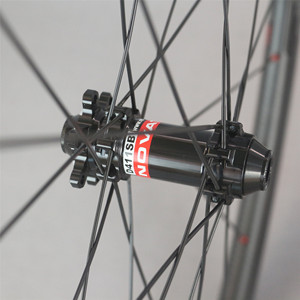 Set Ruote da Strada UCI Disc 24-28H 25X50mm Cerchio in Carbonio Clincher 3k Stwill con Mozzo D411/D412 Nippli Esterni Rossi DT-50c - Product Image 3