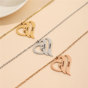 Collana in Acciaio Inossidabile alla Moda con Due Cuori Lucidi, Personalizzabile con Incisione Laser <span class=keywords><strong>di</strong></span> <span class=keywords><strong>Lettere</strong></span> in Inglese - Product Image 1
