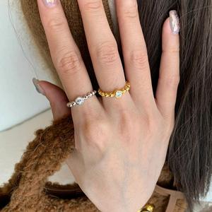 แหวนเงินแท้ S925 สไตล์โบราณ คลาสสิก ประดับเพชรทรงกลมแบบคลัสเตอร์ ดีไซน์ลูกปัดประณีต เพชรเม็ดเดียว ให้ความรู้สึกหรูหรา - Product Image 4