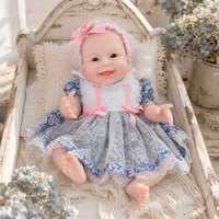 Poupée Reborn souriante de 16 pouces en silicone intégral avec bandeau floral rose et robe en dentelle florale bleue pour jeu d'imitation