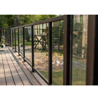 Système de balustrade moderne en acier inoxydable et verre trempé avec cadre en aluminium, fixation au sol pour balcon et terrasse de villa extérieure