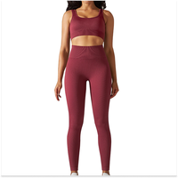 Ensemble de yoga haut de gamme pour femme : Leggings extensibles personnalisés et crop top respirant pour l'entraînement et le fitness
