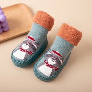 Chaussettes-chaussons d'hiver épaisses en tissu éponge antidérapantes pour bébés et tout-petits avec picots pour enfants - Vente en gros - Product Image 6