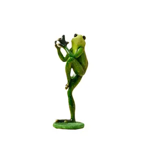 Yaratıcı reçine Yoga kurbağalar heykelcik dekor spor fan raflar için farklı Yoga poz kurbağa heykel heykeli masa masa dekoru