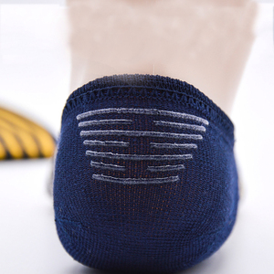 ถุงเท้าผู้ชายแบบใหม่มองไม่เห็นแนวนอนถุงเท้าผู้ชายผ้าฝ้ายซิลิโคนกันลื่นปากตื้น - Product Image 5