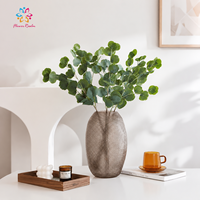 Branches d'eucalyptus artificielles réalistes, feuilles rondes et longues, tiges de verdure artificielle avec des capsules de graines pour la décoration de vases à la maison