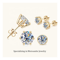 Orecchini a Lobo Solitario da Uomo e Donna in Argento 925 con Moissanite da 0.5ct, 1ct, 2ct, Placcati in Oro con Montatura a 6 Griffe e Chiusura Magnetica