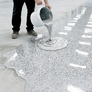 Peinture liquide industrielle époxy à base de résine pour sols extérieurs, avec sable coloré, application au pinceau, revêtement pour bâtiments et routes - Product Image 1
