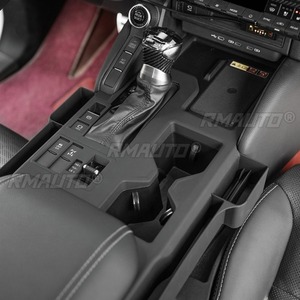 Pour Toyota Prado LC250 2024 : Kits de style, Boîte de rangement dissimulée pour accoudoir de voiture, Boîte de rangement de confidentialité pour console centrale, Kit carrosserie - Product Image 5