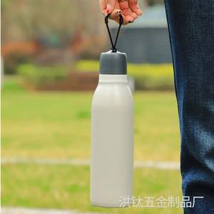 Vente en gros de 18oz 24oz Bouteille d'eau 2 en 1 isolée Sip Twist gratuite avec couvercle-sangle Facile à transporter Voyage en plein air - Product Image 5