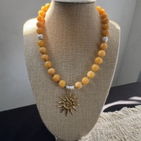 Collier en perles de pierres précieuses colorées faites à la main, avec pendentif plaqué or en pierre naturelle et perle d'eau douce, idéal pour un cadeau (vente en gros)