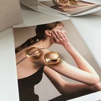 Aretas Graviertes Logo Benutzer definierter Schmuck Großhandel Bandring Titan Stahl Anillo Glänzendes Gold Finish 18 Karat vergoldete Kuppel ringe Set