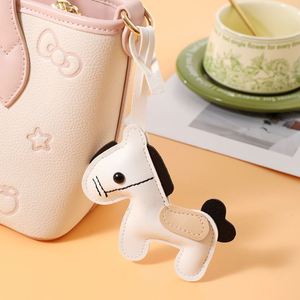 Bolsa de Senderismo y Decoración para Auto de Cuero con Diseño de Pony |   Llavero con Llave Colgante - Product Image 3