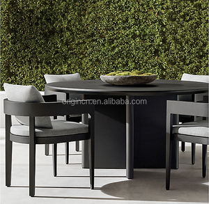 Ensemble de table et de chaises de salle à manger rondes en aluminium pour l'extérieur, avec dossier incurvé - Product Image 1