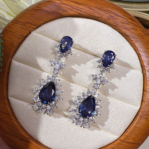 Orecchini a Goccia Blu per Donne, Gioielli Eleganti con Pavé Scintillante - Product Image 3