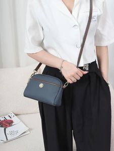 กระเป๋าสะพายไหล่ผู้หญิงใบเล็ก หนังวัวแท้ กระเป๋าสะพายข้าง กระเป๋าใส่โทรศัพท์ กระเป๋าถือสุภาพสตรี - Product Image 4