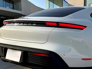 รถยนต์ไฟฟ้าปอร์เช่ ไทคาน ปี 2022 ขับเคลื่อนสี่ล้อ - Product Image 5