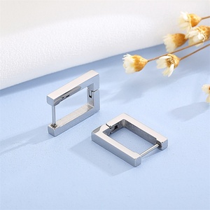 ต่างหูชุบทอง18K แบบแฟชั่นเรียบง่ายต่างหูสแตนเลสทรงสี่เหลี่ยม - Product Image 3