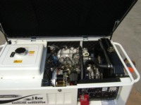 Générateur 9 kVA, moteur diesel 4 temps bicylindre 870 cm³, silencieux à 3 niveaux, démarrage électrique 12 V CC, monophasé pour usage domestique
