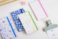 Carnet A6 2026 imprimé motifs floraux créatifs, couverture rigide en PU, reliure cousue, avec élastique, idéal pour affaires, étudiants, cadeaux et voyages
