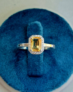 Anillo de Compromiso de Moissanita con Corte Esmeralda de 4.00 CT, Anillo de Oro Blanco, Anillo de Propuesta Único, Anillo de Aniversario, Anillo de Boda Minimalista - Product Image 4