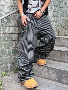 Jeans en denim surdimensionnés à jambe droite avec boucles de ceinture et patchs graphiques brodés style vintage rétro – Vente en gros - Product Image 3