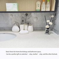 Ensemble de salle de bain 5 pièces en céramique Dolomite blanche CF avec distributeur de savon à pompe argenté, gobelet incliné pour brosses à dents, double gobelet et porte-savon drainant
