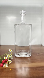 Bouteilles en <span class=keywords><strong>verre</strong></span> de <span class=keywords><strong>whisky</strong></span> bouché de qualité supérieure de forme plate 700ml 500ml Bouteilles de spiritueux en <span class=keywords><strong>verre</strong></span> Super Flint foncé - Product Image 5