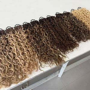 ผมต่อแบบ Genius Weft สีบลอนด์อ่อนแบบมองไม่เห็น  หนังกำพร้าผมยังอยู่ครบถ้วน  จัดเรียงเส้นผมอย่างดี  ผมแท้จากรัสเซีย  แบบ Genius Weft Balayage - Product Image 3